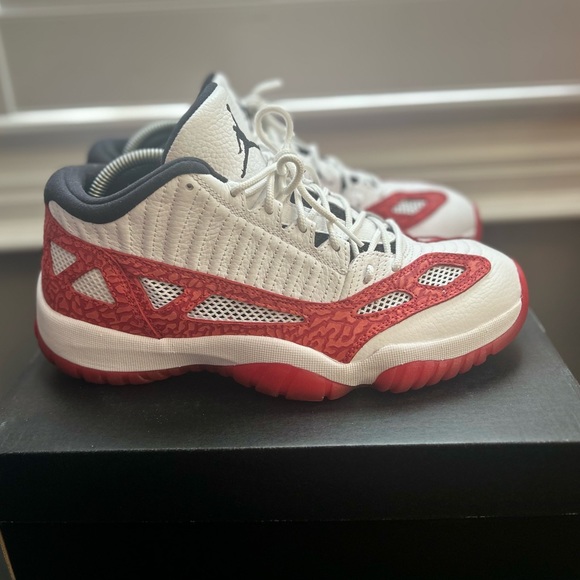 Jordan 11 Retro IE Chicago Men’s Size 9 Sneakers 2017 Release 👟🔥 - Picture 3 of 7